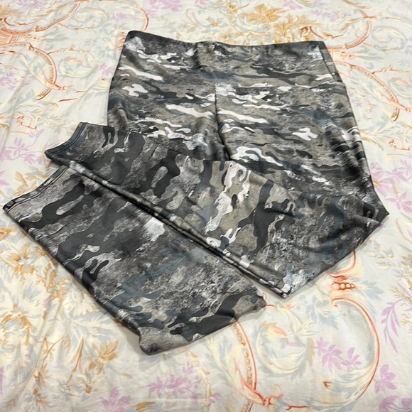 Onzie Pants - Onzie Yoga Camo Leggings